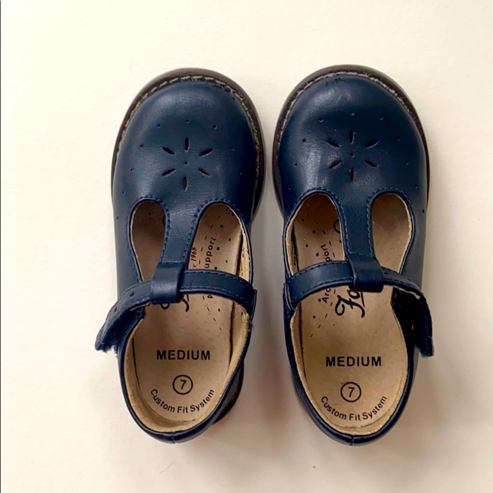 Footnotes toddler leather Mary Jane shoes